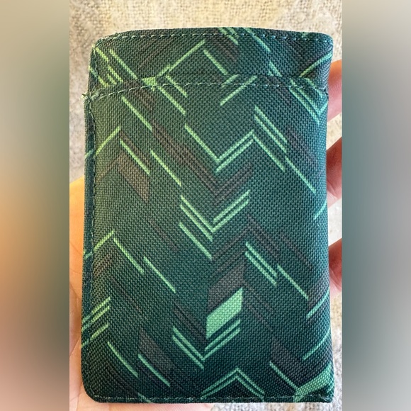 MEC Green Patterned RFID card Holder NWOT - Picture 8 of 9